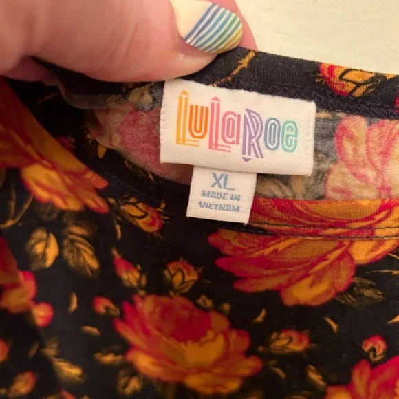 Lula Roe Carly dress, sz XL fits up to 2x, gently worn. Soft knit style - Picture 5 of 9